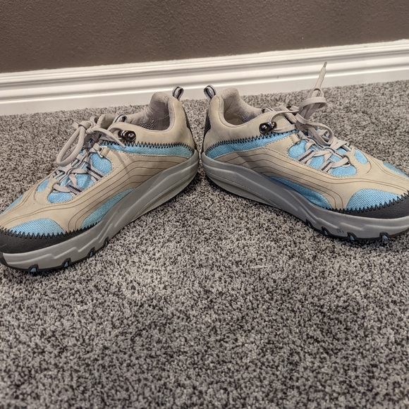 MBT Rocker Shoes - Picture 3 of 9